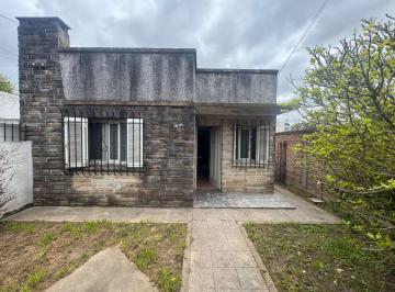 Casa de 2 ambientes, Quilmes · Casa 3 Ambientes con Amplio Jardin!