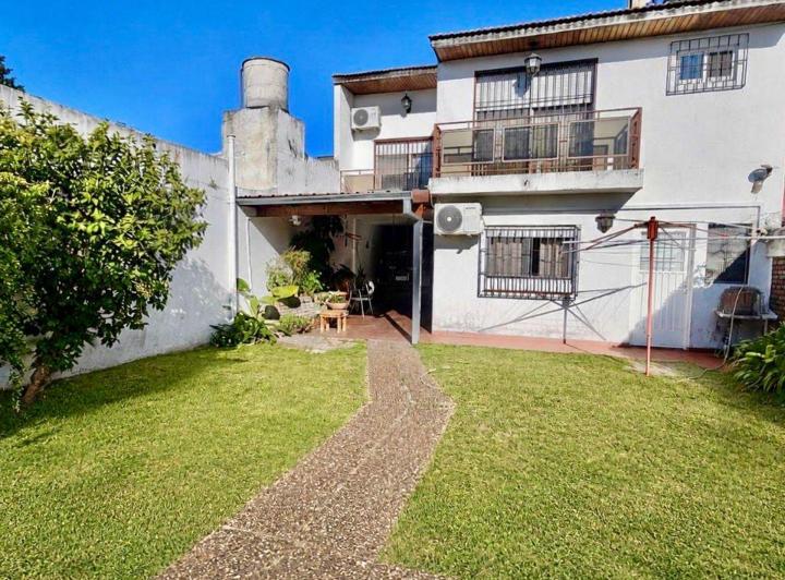 Casa · 219m² · 4 Ambientes · 3 Cocheras