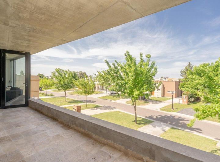 Casa · 180m² · 5 Ambientes · 1 Cochera