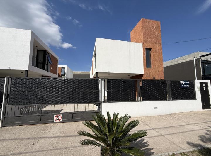 Casa · 100m² · 3 Ambientes · 1 Cochera