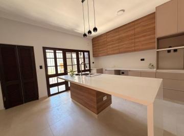 Casa · 267m² · 4 Ambientes · 2 Cocheras · Casa 3 Dorm. Planta Baja Barrio Urca