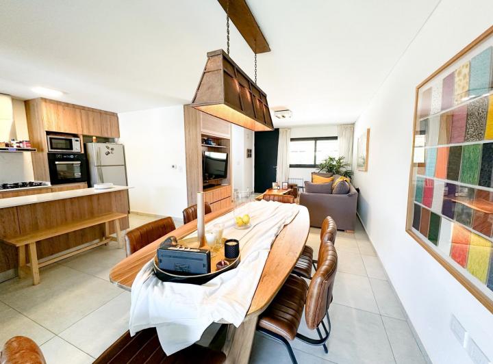 Casa · 180m² · 4 Ambientes · 2 Cocheras