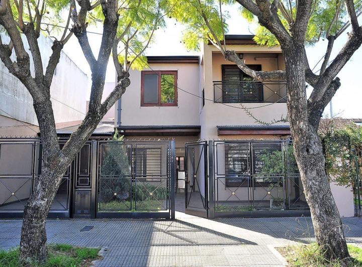 Casa · 281m² · 7 Ambientes · 1 Cochera