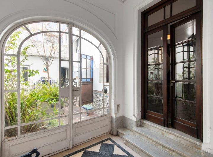 Casa · 247m² · 9 Ambientes · 1 Cochera