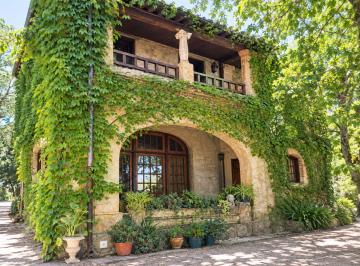 Casa · 230m² · 6 Ambientes · Casa Histórica Lote Isla – con Triple Frente