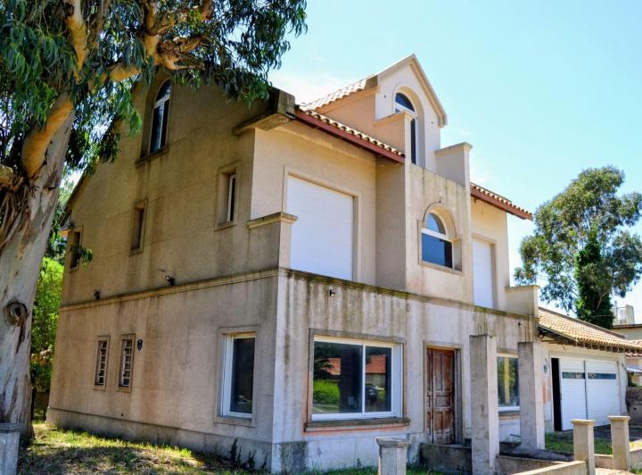 Casa · 263m² · 5 Ambientes · 1 Cochera
