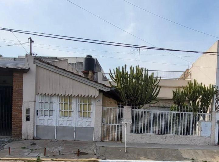 Casa · 135m² · 5 Ambientes · 1 Cochera
