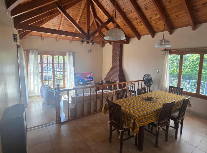 Casa · 216m² · 5 Ambientes · 3 Cocheras