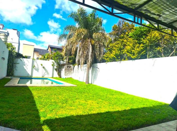 Casa · 290m² · 4 Ambientes · 3 Cocheras