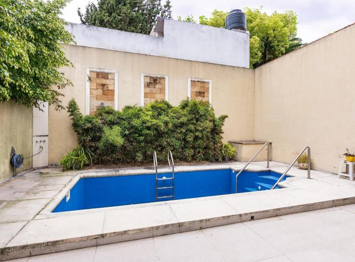 Casa · 337m² · 6 Ambientes · 2 Cocheras