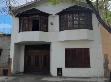Casa de 6 ambientes, Rosario · Casa de 220 m² con 3 Dorm. en Venta en Parque