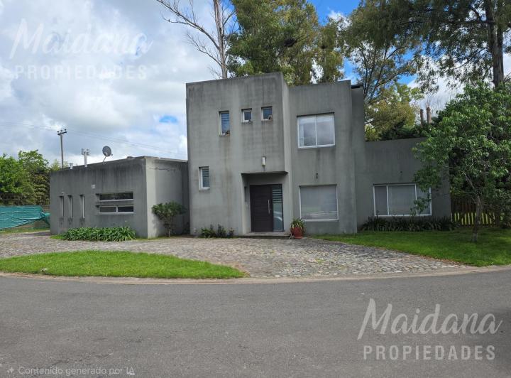 Casa · 304m² · 6 Ambientes · 3 Cocheras