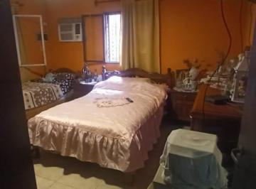 Casa · 210m² · 6 Ambientes · 1 Cochera · Amplia y Luminosa Casa en Villa Lujan