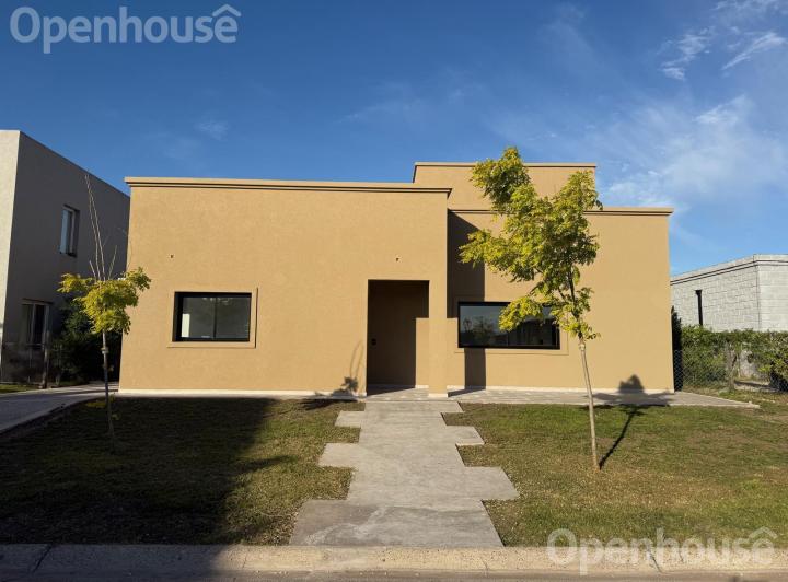 Casa · 199m² · 6 Ambientes · 2 Cocheras