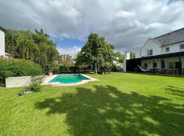 Casa · 205m² · 7 Ambientes · 1 Cochera