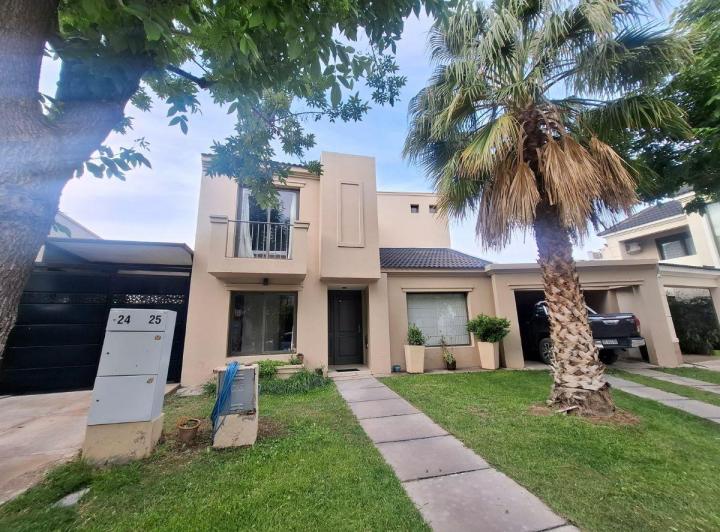 Casa · 225m² · 6 Ambientes · 1 Cochera