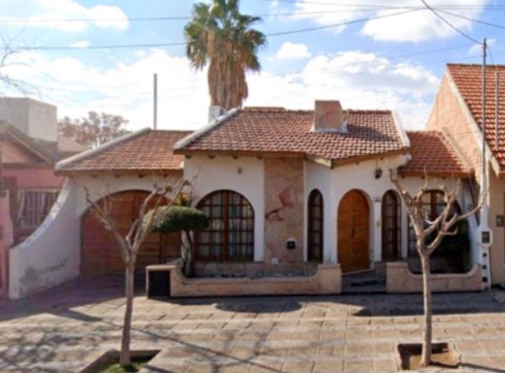 Casa · 138m² · 5 Ambientes · 2 Cocheras
