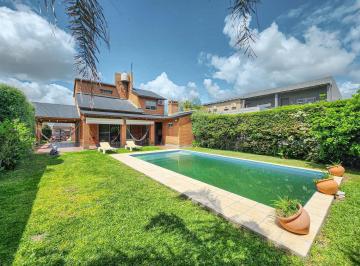 Casa · 138m² · 6 Ambientes · 2 Cocheras · Casa de 3 Dorm. con Pileta en Tierra de Sueños 1, Roldan
