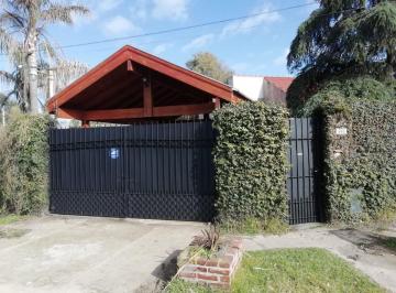 Casa · 120m² · 4 Ambientes · 1 Cochera · Casa 5 Ambientes Mas Otra Vivienda Pileta Garaje