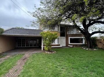 Casa · 280m² · 8 Ambientes · 2 Cocheras · Casa en Alquiler en Villa Belgrano, 4 Dorm., 4 Baños y Pileta