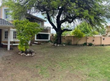 Casa · 280m² · 8 Ambientes · 2 Cocheras · Casa en Alquiler en Villa Belgrano, 4 Dorm., 4 Baños y Pileta