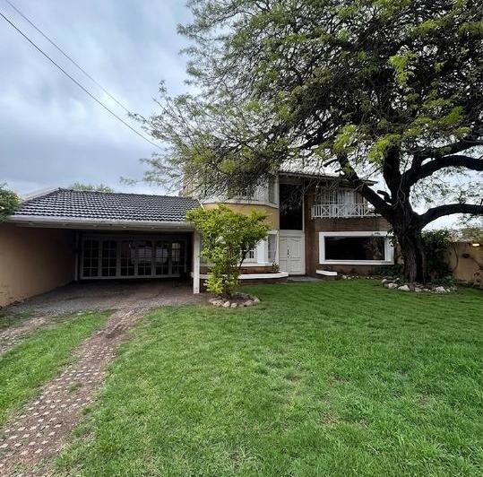 Casa · 280m² · 8 Ambientes · 2 Cocheras
