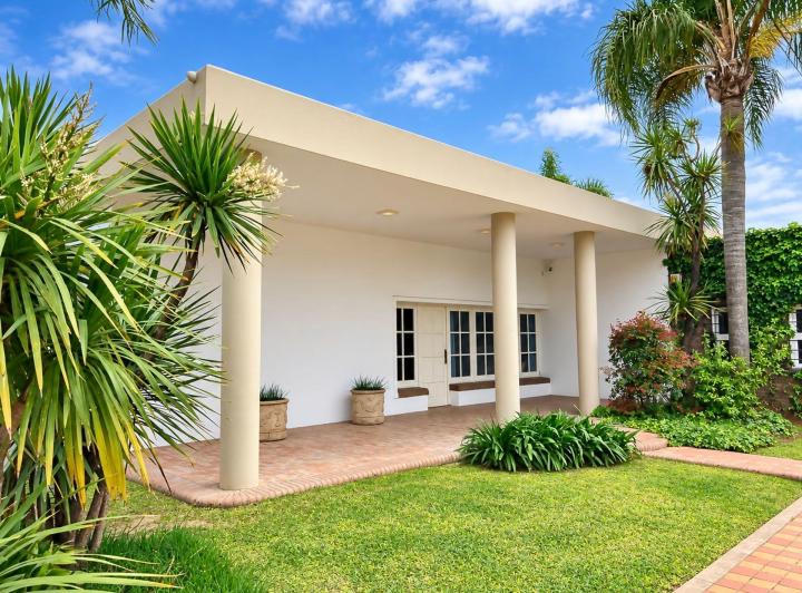 Casa · 345m² · 7 Ambientes · 2 Cocheras