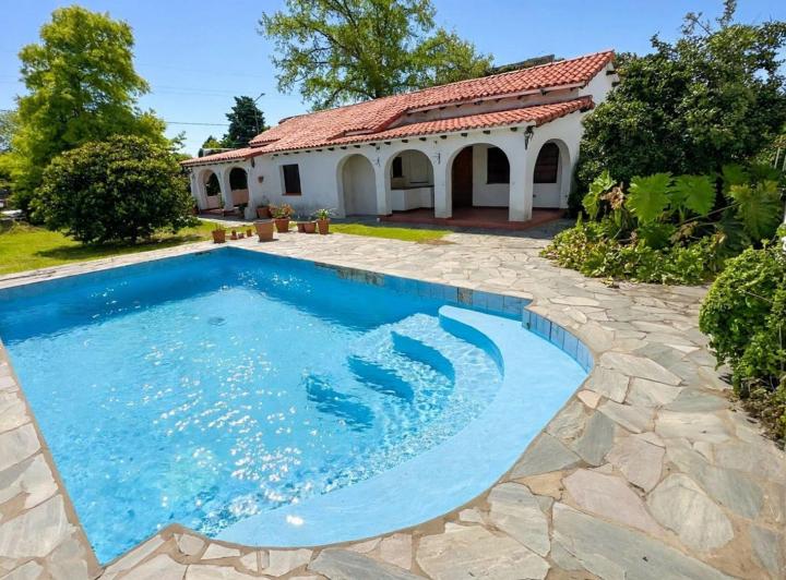 Casa · 239m² · 4 Ambientes · 1 Cochera