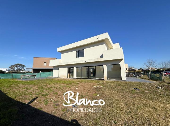 Casa · 164m² · 5 Ambientes · 1 Cochera