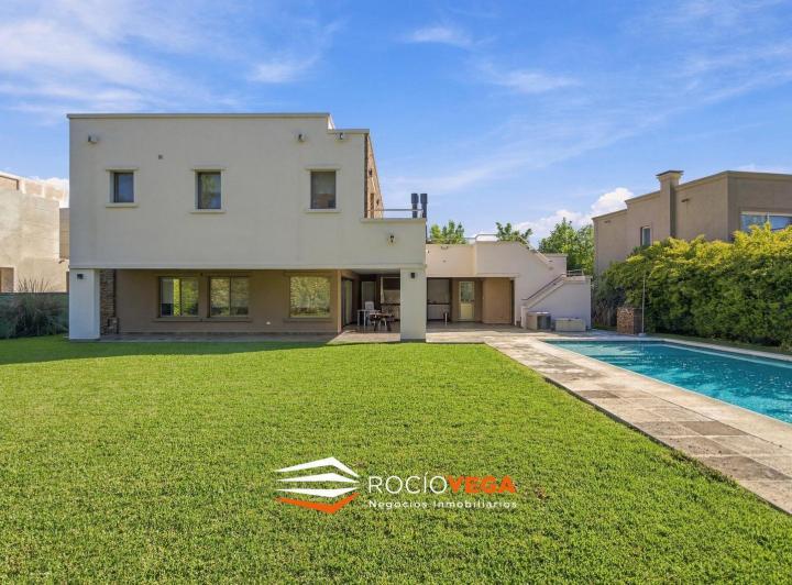 Casa · 371m² · 6 Ambientes · 6 Cocheras