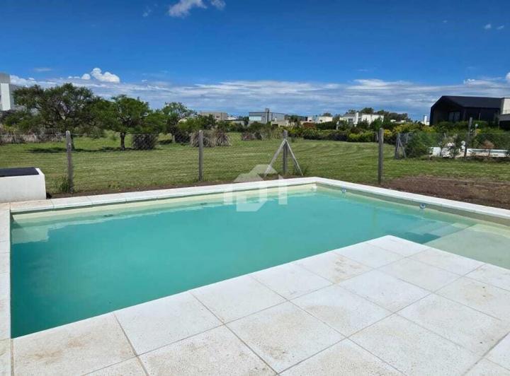 Casa · 190m² · 6 Ambientes · 2 Cocheras