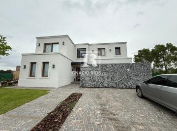 Casa · 230m² · Casa en Alq. Temporario en San Fermin, Don Torcuato, Tigre