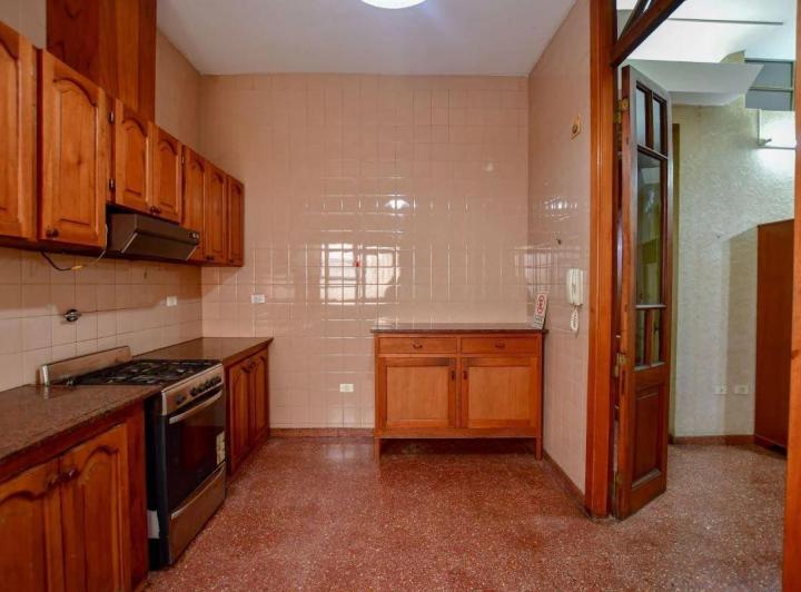 Casa · 220m² · 5 Ambientes · 2 Cocheras
