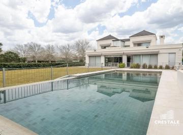 Casa · 450m² · 7 Ambientes · 2 Cocheras · Venta / Permuta - Casa 4 Dorm. con Vista a La Cancha de Golf - Kentucky, Funes.