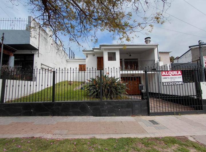 Casa · 150m² · 6 Ambientes · 2 Cocheras