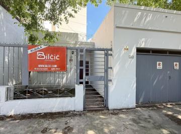 Casa · 157m² · 6 Ambientes · 1 Cochera · Casa en Alquiler en Lanús Oeste