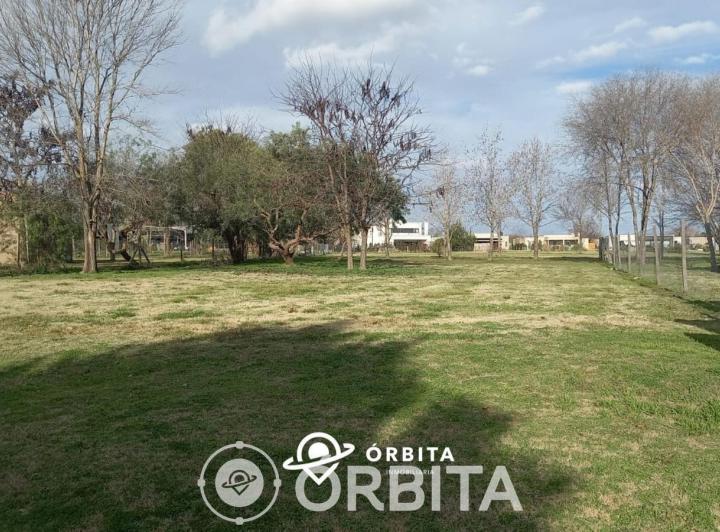 Terreno · 908m²