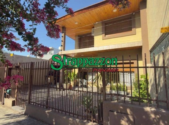 Casa · 160m² · 4 Ambientes · 3 Cocheras
