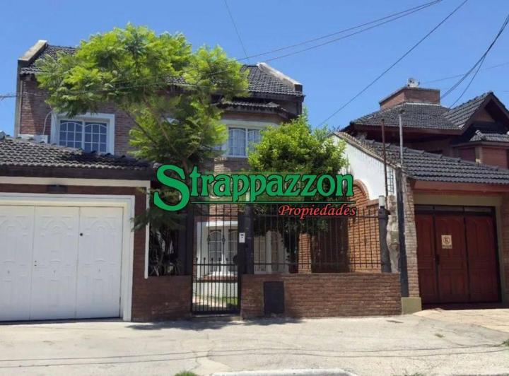 Casa · 220m² · 5 Ambientes · 1 Cochera