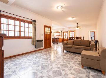 Casa · 225m² · 4 Ambientes · 2 Cocheras · Casa en Venta en La Plata