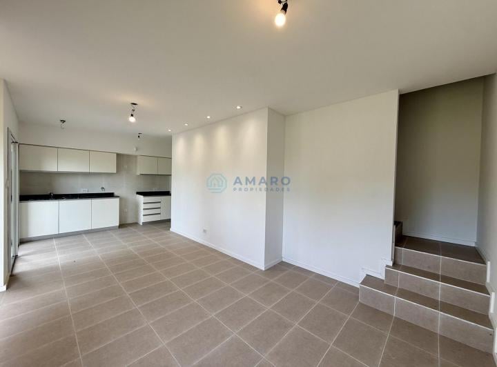 Casa · 74m² · 3 Ambientes · 1 Cochera