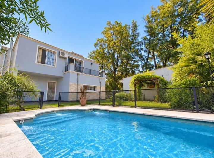 Casa · 258m² · 6 Ambientes · 2 Cocheras