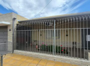 Casa · 98m² · 7 Ambientes · 1 Cochera · Venta Casa Amplia Retamar 1515 - San Luis