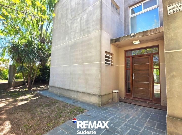 Casa · 188m² · 4 Ambientes · 2 Cocheras