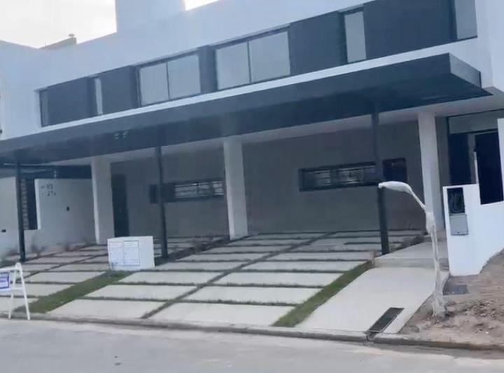 Casa · 160m² · 1 Ambiente · 2 Cocheras