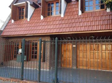 Casa de 1 ambiente, La Plata · Casa de 400 m² con 4 Dorm. en Alquiler en La Plata