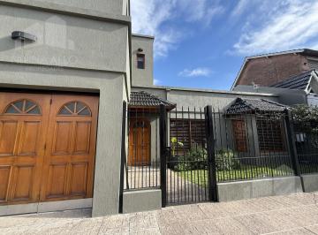Casa · 192m² · 4 Ambientes · 1 Cochera · Venta Casa 4 Ambientes en Ituzaingo Norte