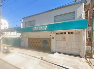 Bodega-Galpón · 700m² · 8 Ambientes · 27 E/36y37