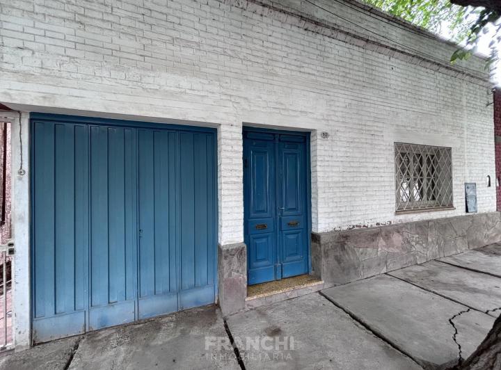 Casa · 145m² · 10 Ambientes · 1 Cochera