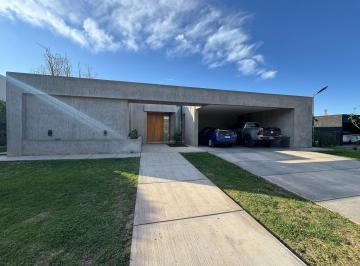 Casa · 454m² · 5 Ambientes · 2 Cocheras · Casa en Venta en La Vacherie